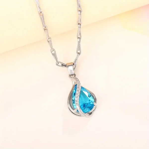 Luxurious Teardrop Aquamarine Gemstone Pendant