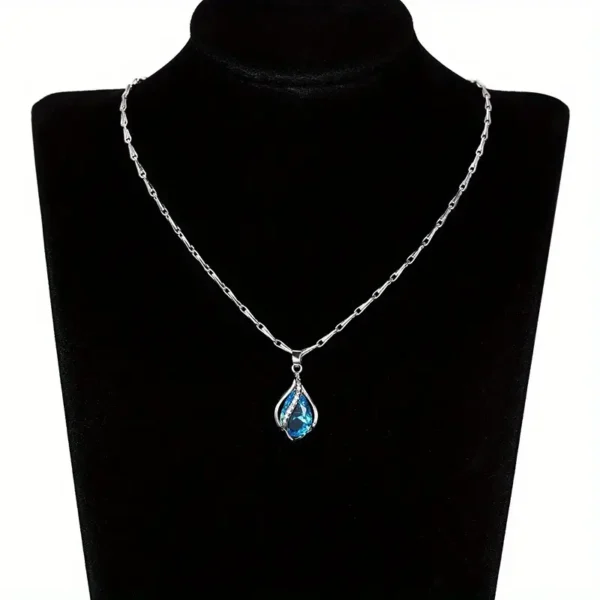 Luxurious Teardrop Aquamarine Gemstone Pendant